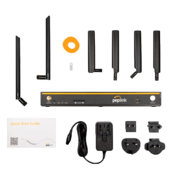 Router Peplink con antenne e accessori.